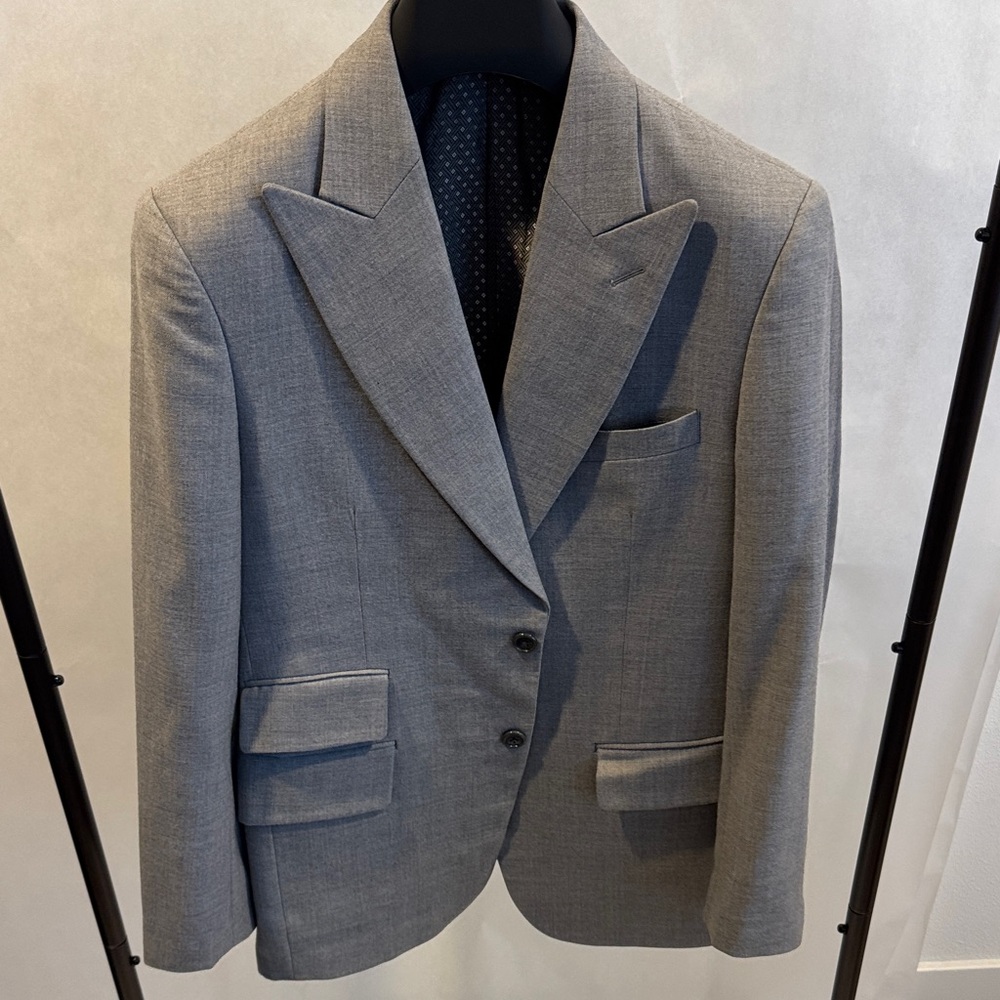 Classic Custom Made Gray Men's Suit w/ Vest
Size 38S
